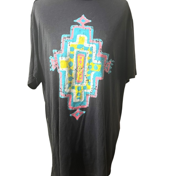 Texas True Threads Black T-Shirt with Colorful Geometric Design Size LG - Picture 2 of 2